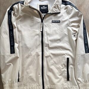 Hollister Cream Windbreaker Lightweight Athletic Design